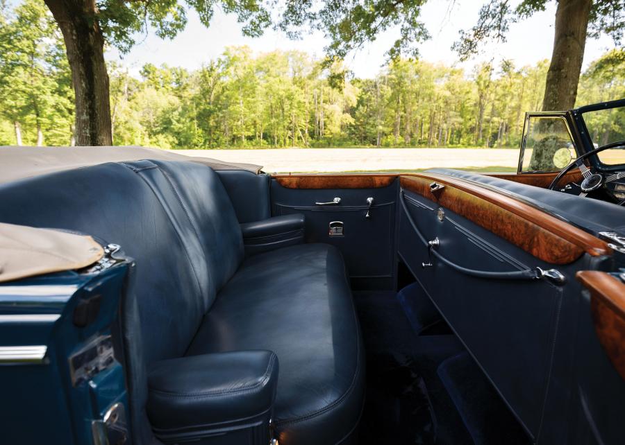 Интерьер Cadillac Series 75 Convertible Sedan by Fleetwood (7529) 1937 года  (фото 6 из 20)